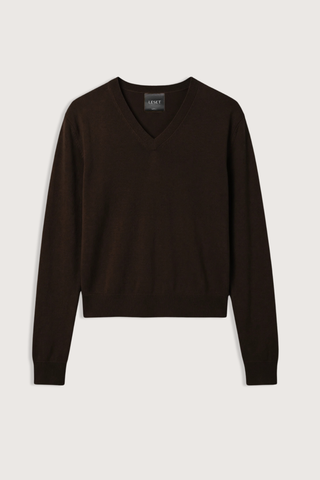 flat lay James Merino Wool Sweater V-Neck chocolate brown Italian-crafted wool
Classic V Neck
Relaxed fit
Long sleeve
100% Extrafine Merino Wool