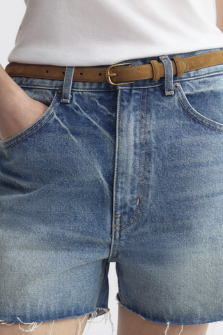 model wearing Jane Suede Belt martora 25mm belt
Bombe finish
Signature hardware with gold buckle
Black leather lining