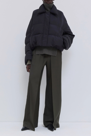 front profile model wearing Jani Puffer Jacket Black Cropped signature down jacket
Soft water-repellent nylon
Oversized silhouette
Voluminous sleeves
Statement collar
Concealed snap buttons
Zip closure
Adjustable drawcord hem
100% Nylon