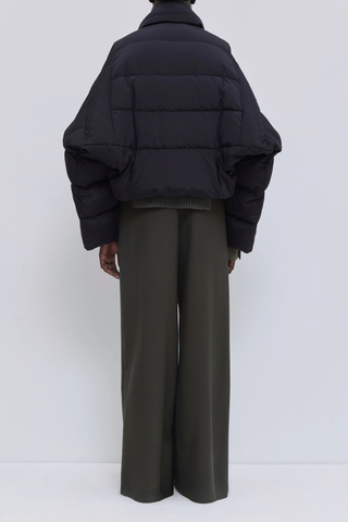 back profile model wearing Jani Puffer Jacket Black Cropped signature down jacket
Soft water-repellent nylon
Oversized silhouette
Voluminous sleeves
Statement collar
Concealed snap buttons
Zip closure
Adjustable drawcord hem
100% Nylon