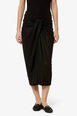 front profile model wearing Jeldia Flannel Jersey Skirt black Draped flannel jersey midi skirt
Fitted
Mid-rise
Draped knot effect at the front
Elastic waistband
Polyester 66% Wool 29% Elastane 5%