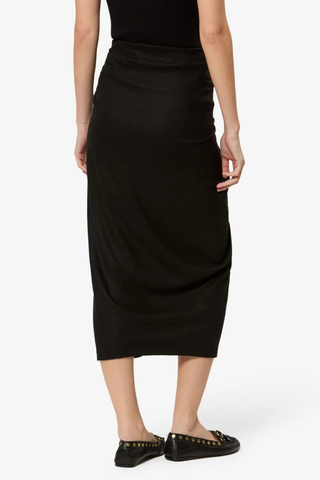 back profile model wearing Jeldia Flannel Jersey Skirt black Draped flannel jersey midi skirt
Fitted
Mid-rise
Draped knot effect at the front
Elastic waistband
Polyester 66% Wool 29% Elastane 5%