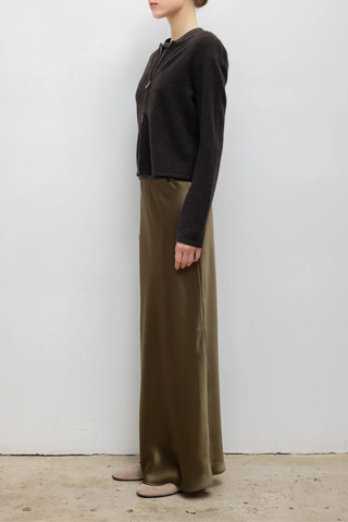 side profile model wearing Jesse Felted Lambswool Zip Cardigan chocolate brown Felted Lambswool
Crew neckline
Fitted long sleeves
Two-way zip closure
100% Wool