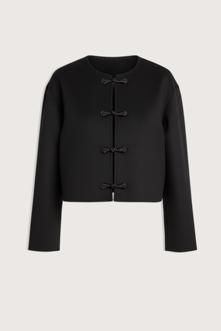 flat lay Joella Double Face Split Jacket black
Straight fit
Cropped length
Round neck
Frog fastening
100% Wool
Shaped sleeve with dart and under-sleeve panel