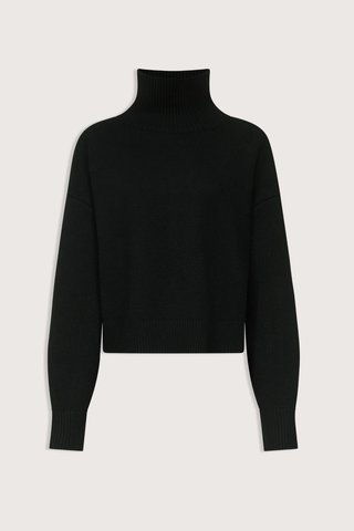 flat lay Jonah Loose Fit T-Neck Sweater Black Dense cashmere
Slightly cropped
Boxy fit
Drop shoulders
Thick stand collar
Ribbed details
100% Cashmere