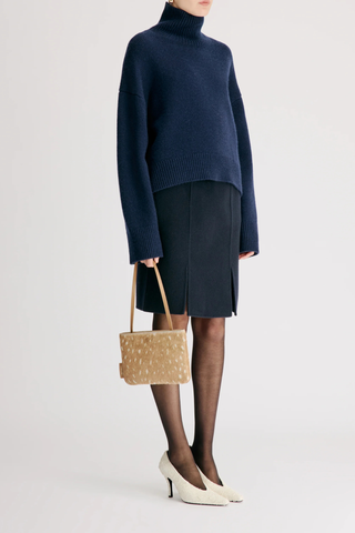 side profile model wearing Jonah Loose Fit T-Neck Sweater Navy Dense cashmere
Slightly cropped
Boxy fit
Drop shoulders
Thick stand collar
Ribbed details
100% Cashmere