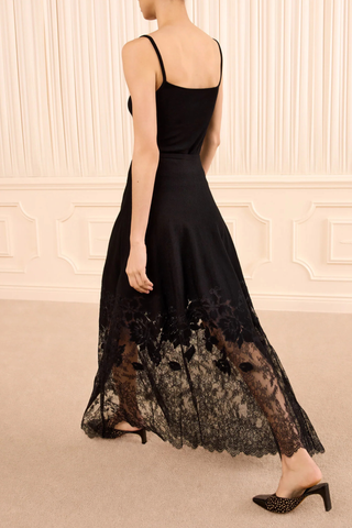back profile model wearing  Josina Lace Midi Skirt noir black 100% merino wool
Pull on style
Midi length
Fitted at waist, draped skirt
Floral and lace embroidery