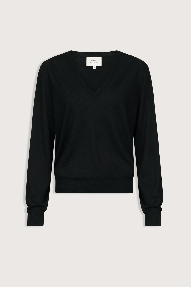 flat lay Julio Fine Cashmere Long Sleeve V-Neck Sweater Black Ample fit
V-neckline
Ribbed details
Menswear-inspired silhouette
100% CASHMERE