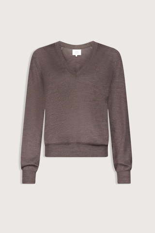 flat lay Julio Fine Cashmere Long Sleeve V-Neck Sweater Brown Ample fit
V-neckline
Ribbed details
Menswear-inspired silhouette
100% CASHMERE