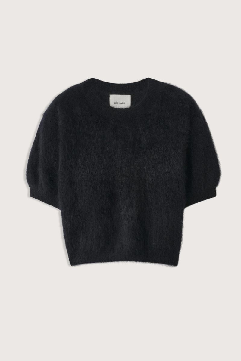 flat lay Juniper Brushed Sweater black Brushed cashmere
Regular fit
Slightly cropped silhouette
Crew neck
Dropped shoulders
Short slightly puff sleeves