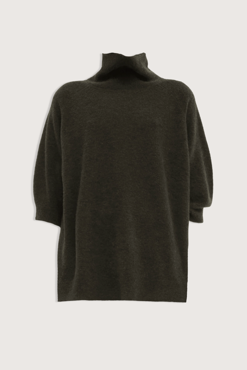 flat lay Kaluhu Short Sleeve Sweater Forest Relaxed fit
Short-sleeve
Bouclé yarn
Soft rolled turtleneck
Dropped shoulders
70% Virgin Wool - 30% Polyamide