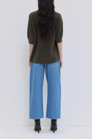 back profile model wearing Kaluhu Short Sleeve Sweater Forest Relaxed fit
Short-sleeve
Bouclé yarn
Soft rolled turtleneck
Dropped shoulders
70% Virgin Wool - 30% Polyamide