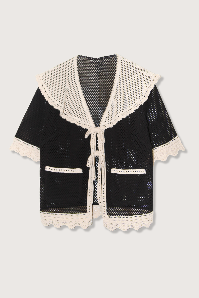 flat lay Kendall Crochet Tie Top black and white Tie front Crochet white crocket trim
100% COTTON 