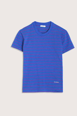 flat lay Kenzie Stripe Short Sleeve T-Shirt Cobalt blue
Relaxed boxy crop
crewneck
Features contrast Kallmeyer embroidery at hem
100% Cotton