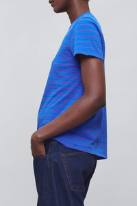 side profile model wearing  Kenzie Stripe Short Sleeve T-Shirt Cobalt blue
Relaxed boxy crop
crewneck
Features contrast Kallmeyer embroidery at hem
100% Cotton