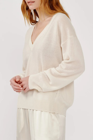 side profile model wearing Kinsley Relaxed V-Neck Sweater Gardenia white 
Gently dropped shoulder
100% Cashmere
9 Gauge, 1 Ply / Cashmere Jersey Stitch