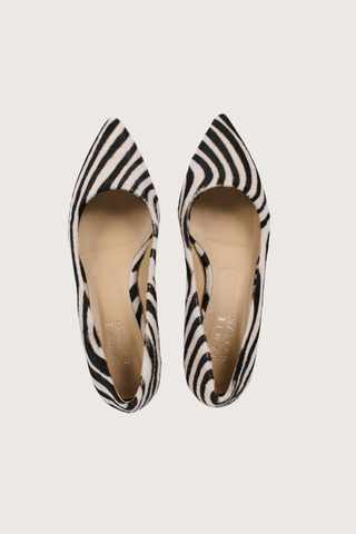 top profile Kitty Point Pony Zebra Heel black white Kitten heel
Soft and comfortable pump
Pointed toe
Leather sole
Anti slip rubber injection
Super soft calfskin with hair, dyed in a zebra print