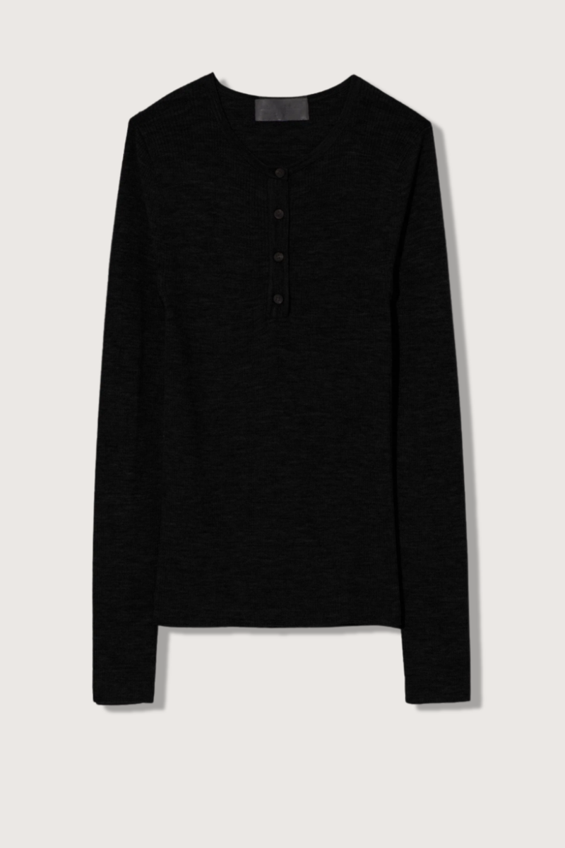 flat lay Klarise Henley Knit Black wool silk Slim fit fine gauge pullover
Long sleeve henley
Regular length
Faux horn button closure
Tubular neck trim