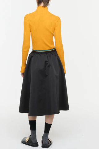 back profile model wearing Knee Length Skirt With Elastic Waist black Midi skirt
Structured black duchesse
A-line silhouette
Striped elasticated waistband
100% Polyester |&nbsp; lining 100% cotton
