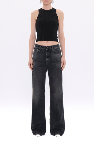 front profile model wearing Korea Denim authentic black faded wash Mid-rise denim
Slightly flared leg
Relaxed fit
Composition: 100%Cotton

Four pockets