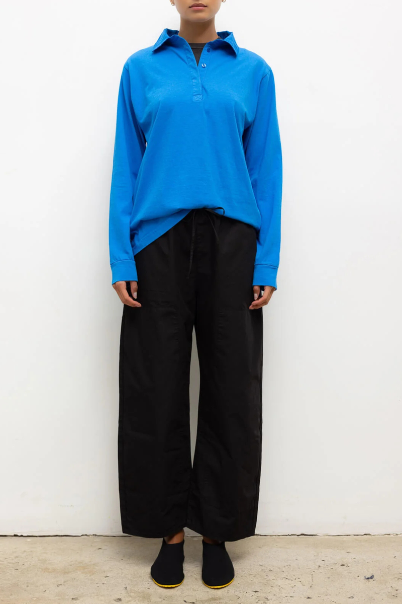 front profile model wearing Kyoto Carpenter Pant Black cotton Classic utility inspired trouser
Pull-on style
Baggy leg silhouette
Hits at the ankle
Topstitched utility panels at front
Adjustable waistband
Patch pockets at back