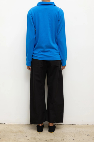 back profile model wearing Kyoto Carpenter Pant Black cotton Classic utility inspired trouser
Pull-on style
Baggy leg silhouette
Hits at the ankle
Topstitched utility panels at front
Adjustable waistband
Patch pockets at back