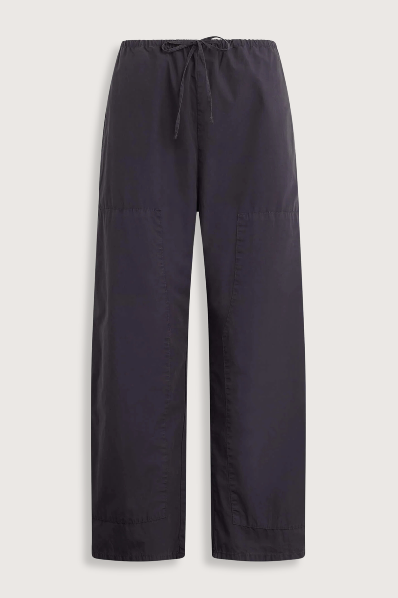 flat lay Kyoto Carpenter Pant Nuit Classic utility inspired trouser
Pull-on style
Baggy leg silhouette
Hits at the ankle
Topstitched utility panels at front
Adjustable waistband
Patch pockets at back