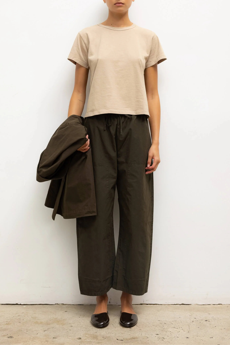front profile model wearing Kyoto Carpenter Pant Olive 
Classic utility inspired trouser
Pull-on style
Baggy leg silhouette
Hits at the ankle
Topstitched utility panels at front
Adjustable waistband
Patch pockets at back
100% Cotton