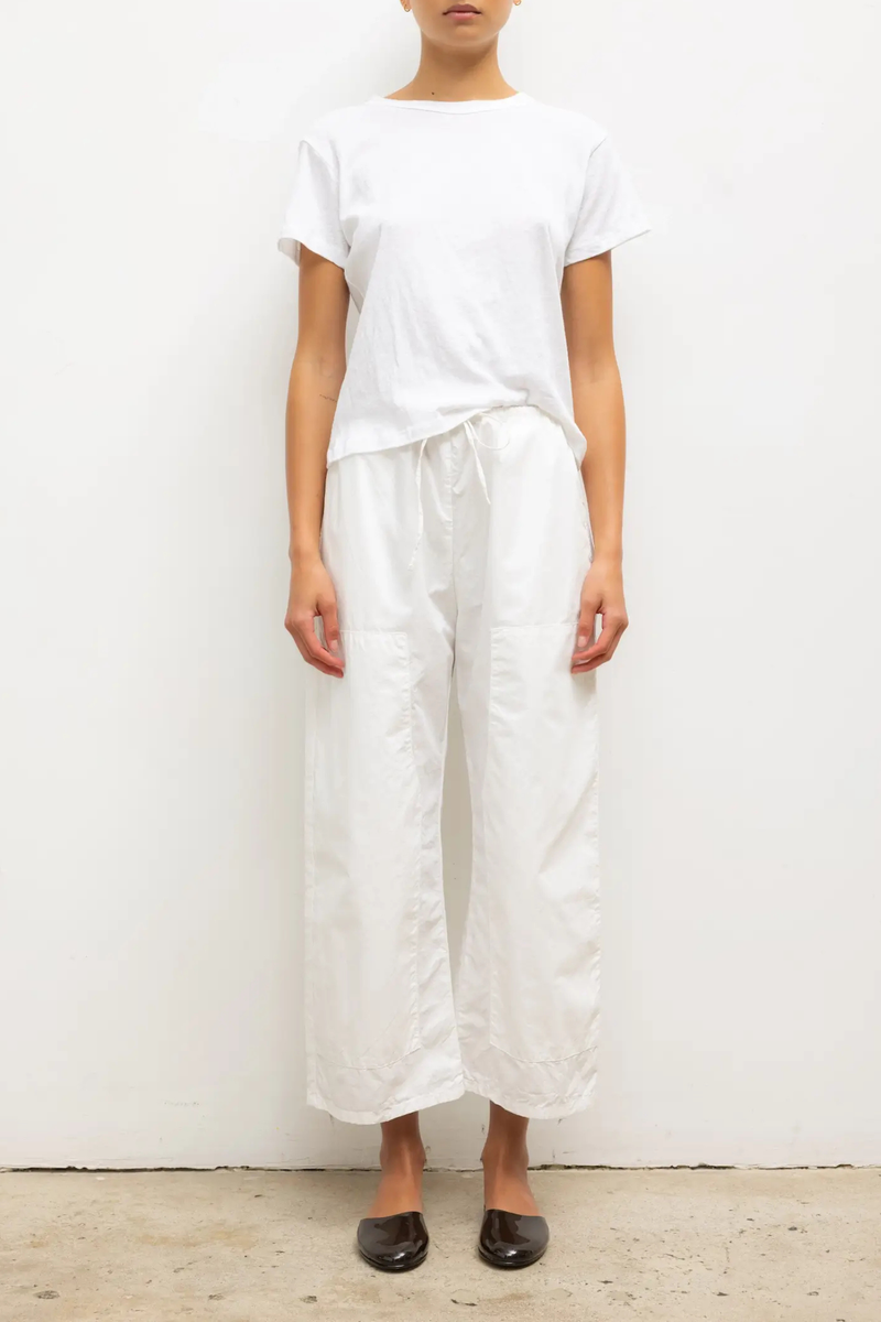 front profile model wearing Kyoto Carpenter Pant White cotton Classic utility inspired trouser
Pull-on style
Baggy leg silhouette
Hits at the ankle
Topstitched utility panels at front
Adjustable waistband
Patch pockets at back