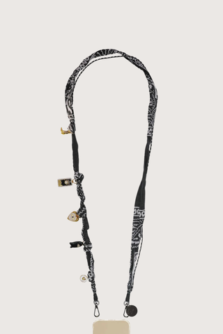 flat lay Laia Long phone Chain Noir Straps can be worn on the shoulder, in the hand or even hung on your bag for a new handle.
Can remove the chain easily and at any time, and exchange it
Can adapt your hull with different chains
Attach to universal adapter, available to purchase separately.
Phone case is sold separately
Fabric bandana
Charms included