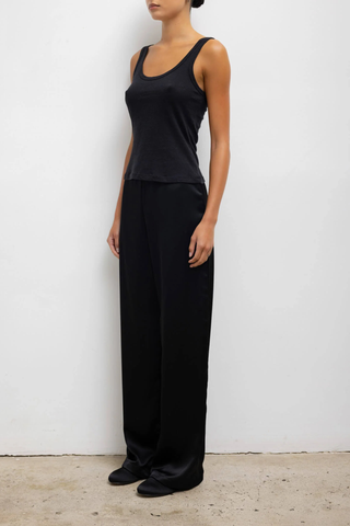 side profile model wearing  Laura Scoop Neck Tank Black Scoop Neck
Classic silhouette
Lightweight
Vintage-feel
100% Cotton