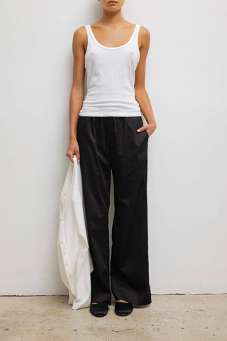 front profile model wearing  Laura Scoop Neck Tank White Scoop Neck
Classic silhouette
Lightweight
Vintage-feel
100% Cotton