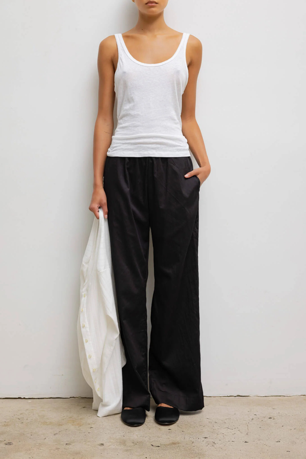 front profile model wearing  Laura Scoop Neck Tank White Scoop Neck
Classic silhouette
Lightweight
Vintage-feel
100% Cotton
