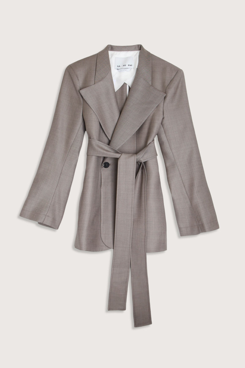 flat lay Lauren Jacket With Belt taupe Asymmetrical jacket
Fine Italian wool blend
Sharp shoulders
Clean lines
Elongated self-tie belt
