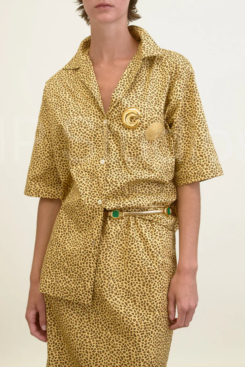 front profile model wearing Le Camp Cheetah Shirt gold Relaxed fit
Short sleeve
Button front
Camp style shirt
Front pocket
100% Japanese Cotton