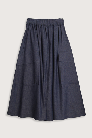 flat lay Le Cargo Full Flared Skirt Dark Denim Oversized cargo pockets
On-seam pockets
Wide elastic waist
Tiny rolled hem
100% Japanese Denim