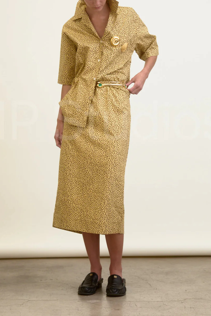 front profile model wearing Le Pencil Cheetah Skirt gold Pencil skirt
Sexy low calf length
Wide hem
Simple pull on waist
Back slit for movement
Half lining to knee
Surprise hit of color hiding behind the back slit
100% Japanese Cotton
