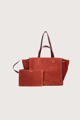 flat lay Leon M Suede Rust Tote Bag
Four handles, of two lengths, in leather on the top of the bag
Dimensions : 52 x 27 x 20 cm
Handbag 90% Calf split leather 10% Cowhide / Lining 100% Cowhide crust