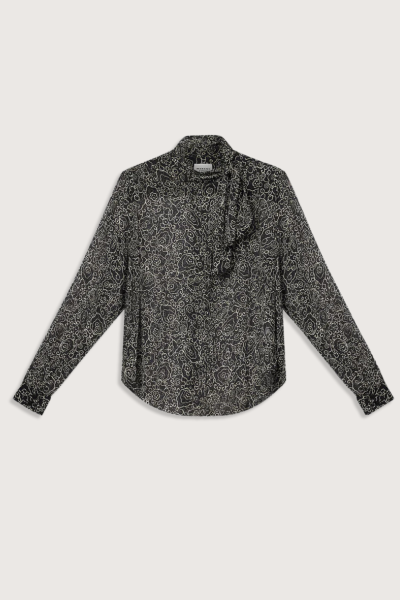 flat lay Leona Printed Top black ecru Lightweight printed muslin blouse
Stand-up collar with pussy bow
Long sleeves with buttoned cuffs
Asymmetrical opening