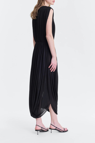 side profile model wearing Leonora Draped Column Dress Black Fluid, lightweight crepe jersey dress
Intentional gathering at the waist for subtle shaping
Hook-n-eye closure in the back
88% cupro, 12% elastane