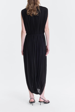 back profile model wearing Leonora Draped Column Dress Black Fluid, lightweight crepe jersey dress
Intentional gathering at the waist for subtle shaping
Hook-n-eye closure in the back
88% cupro, 12% elastane