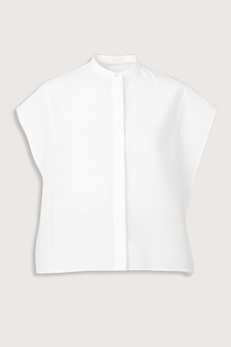 flat lay Leonora Poplin Top white Cotton Poplin
Slightly loose fitted
Rectangular shaped
Band collar
Hidden button placket
Back yoke
Box pleats in the back
Garment wash