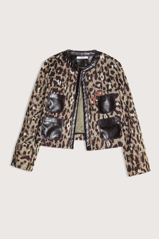 flat lay Leopard Jacket With Leather Trim & Pin brown and olive Collarless
Roundneck
Croc effect collar trim and front pockets
Long sleeve
Boxy cropped fit

Includes pink gemstone pin