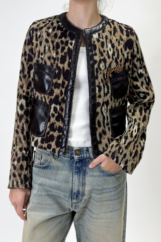 front profile model wearing  Leopard Jacket With Leather Trim & Pin brown and olive Collarless
Roundneck
Croc effect collar trim and front pockets
Long sleeve
Boxy cropped fit

Includes pink gemstone pin