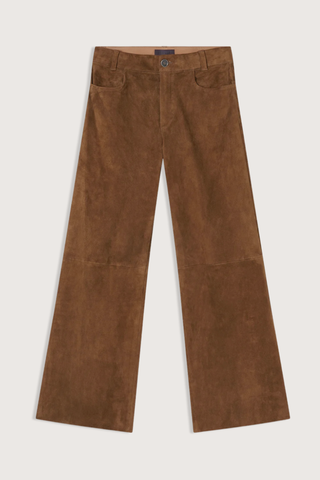 flat lay Lilou Ten Suede Pant Bear brown Boyish five-pocket cut
Elongated silhouette
100% Stretch lamb leather
Machine washable
Wide-leg
Slant pockets
Belt loops
Secure button fastening