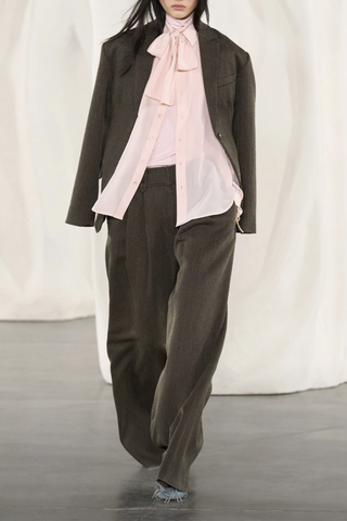 front profile model wearing  Lise Long Sleeve Silk Blouse With Tie powder pink Crepe de chine blouse
Classic button front silhouette
Draped bow detail
100% silk
Classic collar
Front button
Long sleeve
Relaxed fit
Bow at the neckline
Double-layer back yoke