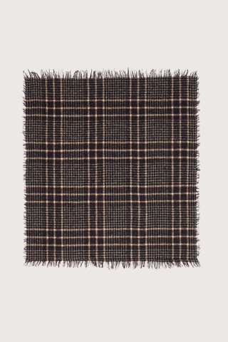 flat lay Little Perry Plaid Scarf Classic geometric pattern
52% Virgin Wool, 25% Nylon, 23% Cashmer
75 x 95 cm = 30 x 37 in