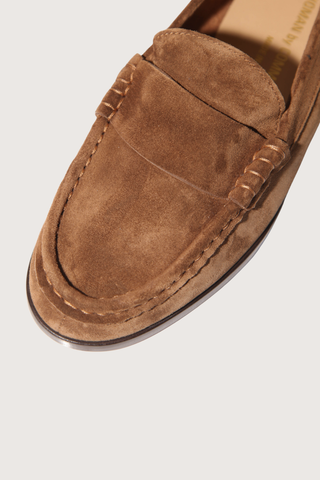 close up penny strap detail for  Loafer In Suede brown 100% Suede upper
True to size
Round toe
Slip on
Penny keeper detailing
Leather upper, lining and sole