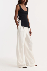 side profile model wearing Long Knitted Bustier Top black Knitted top
Scoop neckline viscose-blend yarn
Elongated silhouette
Side slit details
Fitted style