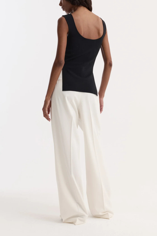 back profile model wearing  Long Knitted Bustier Top black Knitted top
Scoop neckline viscose-blend yarn
Elongated silhouette
Side slit details
Fitted style